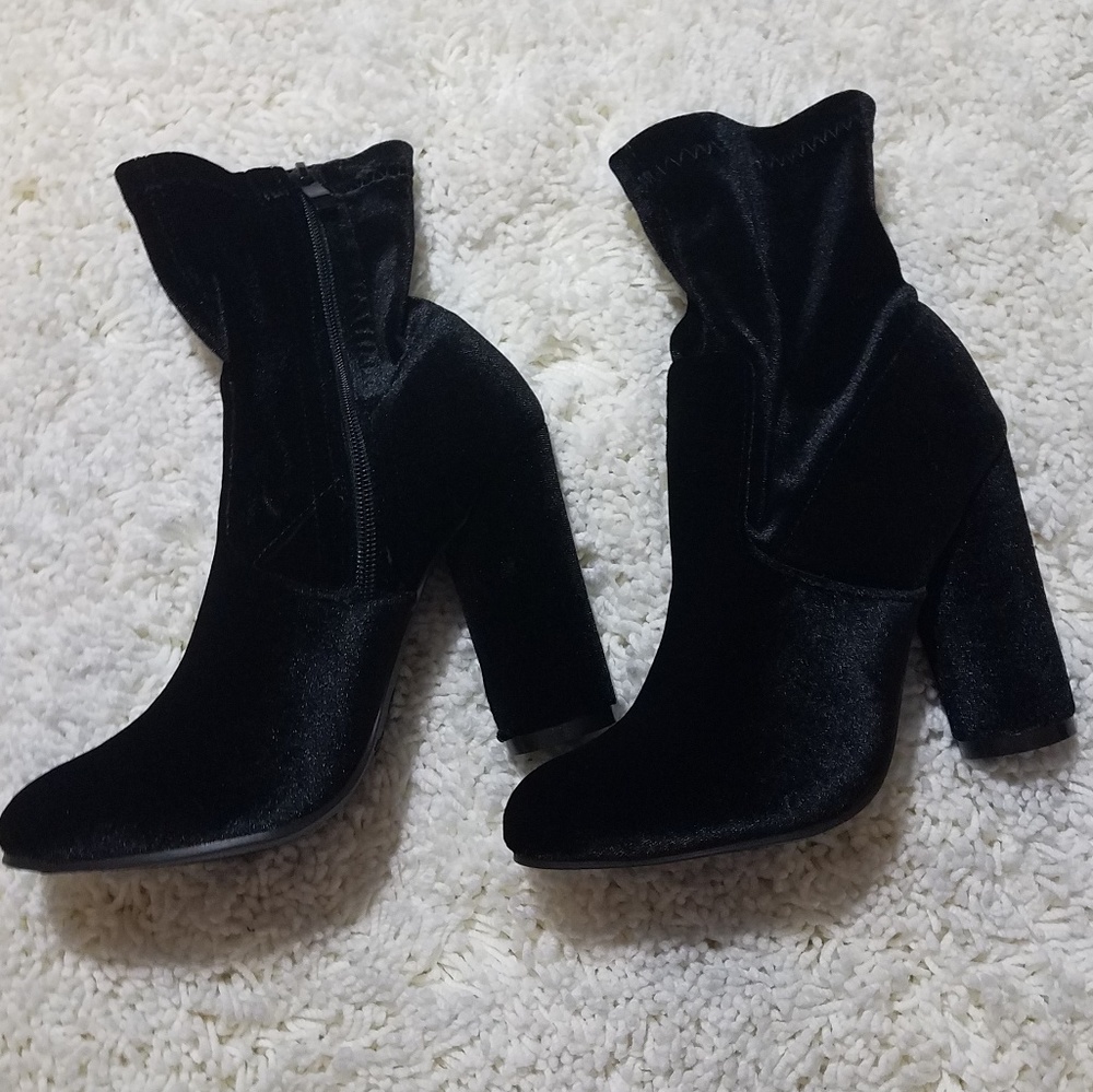 Last pair! Price firm* Suede black ankle bootie - Picture 3 of 6